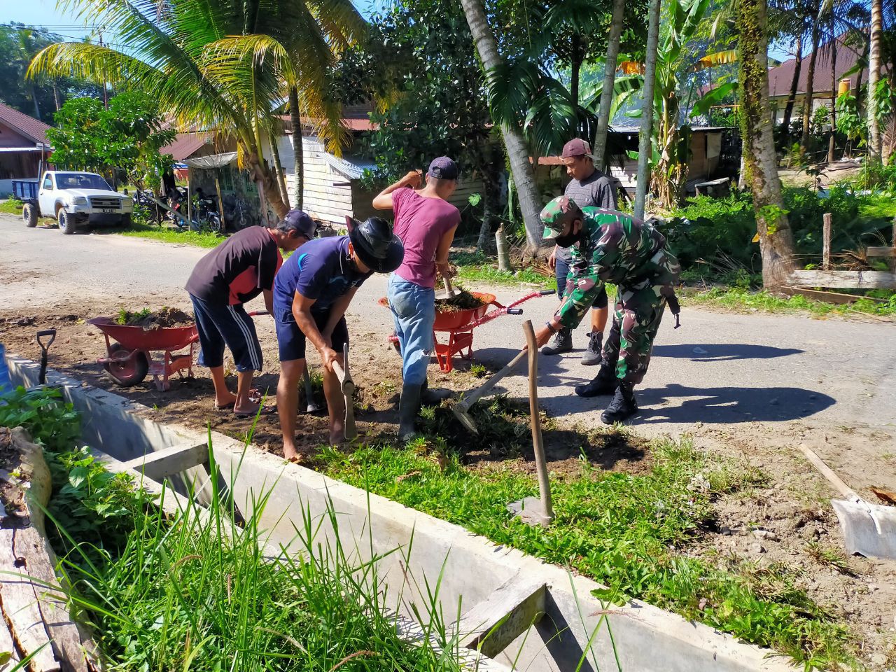 Pelda Suparno Danposmil KHS Ramil 07 Kuantan Hilir Dim 0302 Inhu Goro Pinggiran Jalan Desa Pulau Beralo