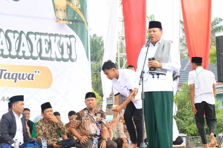 Hadiri Pengajian Umum, Ribuan Warga Sungai Sirih Antusias Sambut Kedatangan H Suhardiman Dan Ustadzah Mumpuni