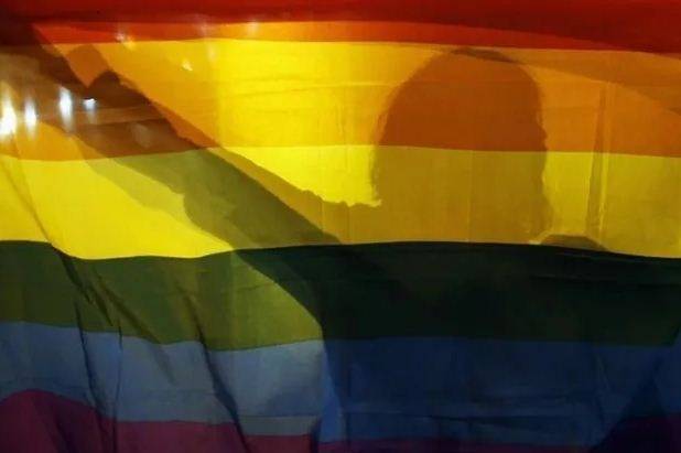 Pelaku LGBT di Brunei Bakal Dihukum Cambuk Atau Dilempari Batu Sampai Mati