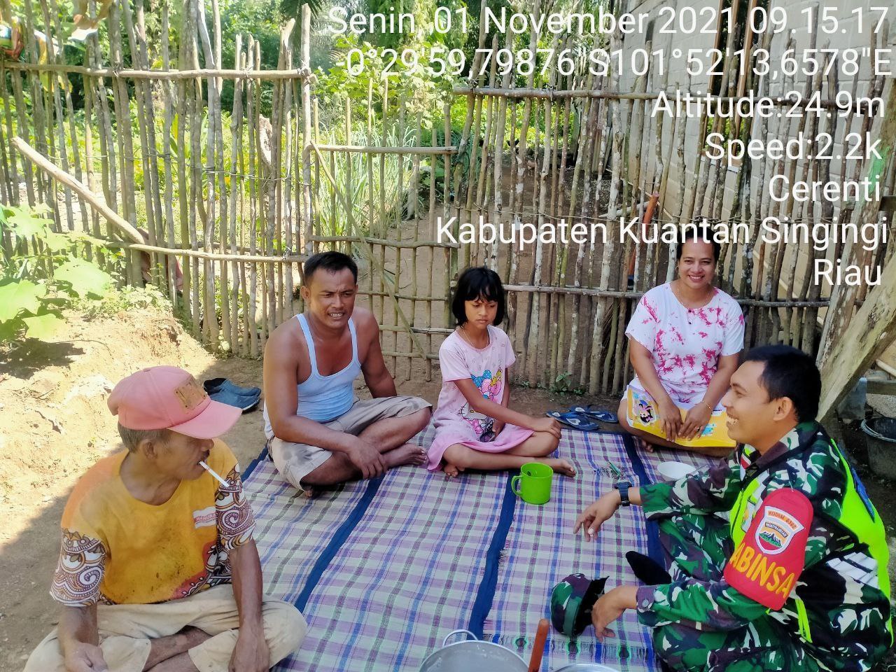 Babinsa Koramil 06/ Cerenti  Kodim 0302/ Inhu Menghimbau Masyarakat Akan Pentingnya Penegakan Protokol Kesehatan di Pulau Bayur Kecamatan Cerenti