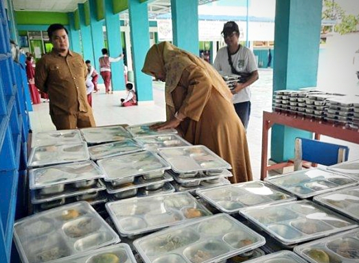 Program Makan Siang Bergizi Gratis Dimulai, 3.010 Anak di Pekanbaru Jadi Penerima Manfaat