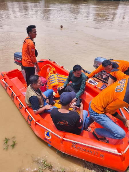 Wabup Kuansing Turun Langsung Bantu Pencarian Bocah Diduga Hanyut di Sungai Kuantan