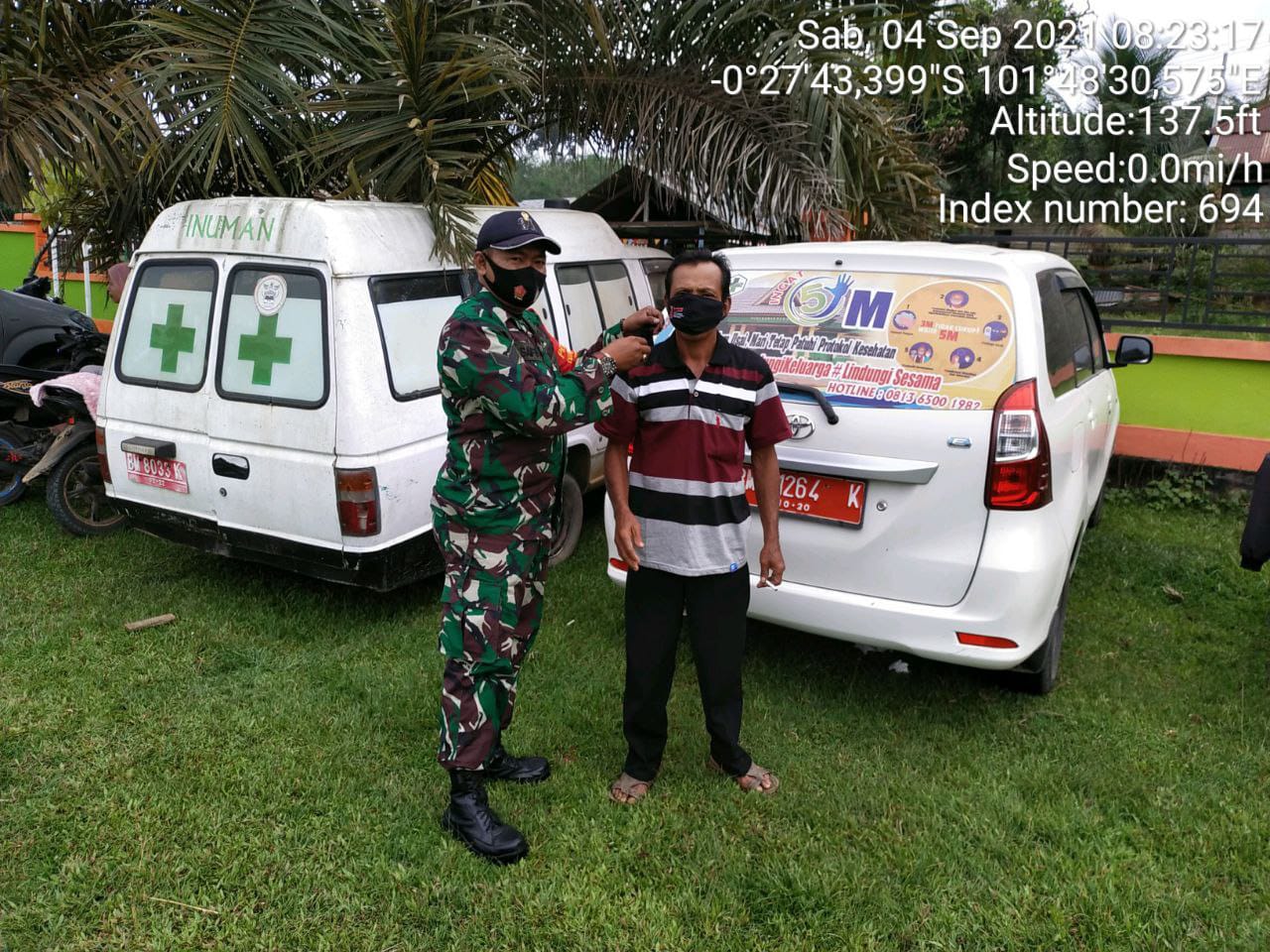 Babinsa Koramil 06/ Cerenti Kodim 0302/ Inhu Bagikan Masker Upaya Meminimalisir Penyebaran Covid-19 Kepada Warga Binaan di Desa Lebuh Lurus