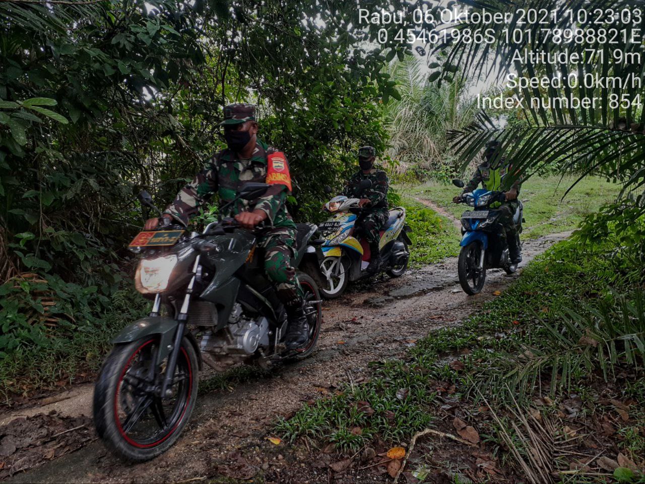 Upaya Babinsa Koramil 06/Cerenti Kodim 0302/ Inhu Laksanakan Patroli Untuk Cegah Kebakaran Hutan Dan Lahan di Seberang Pulau Busuk