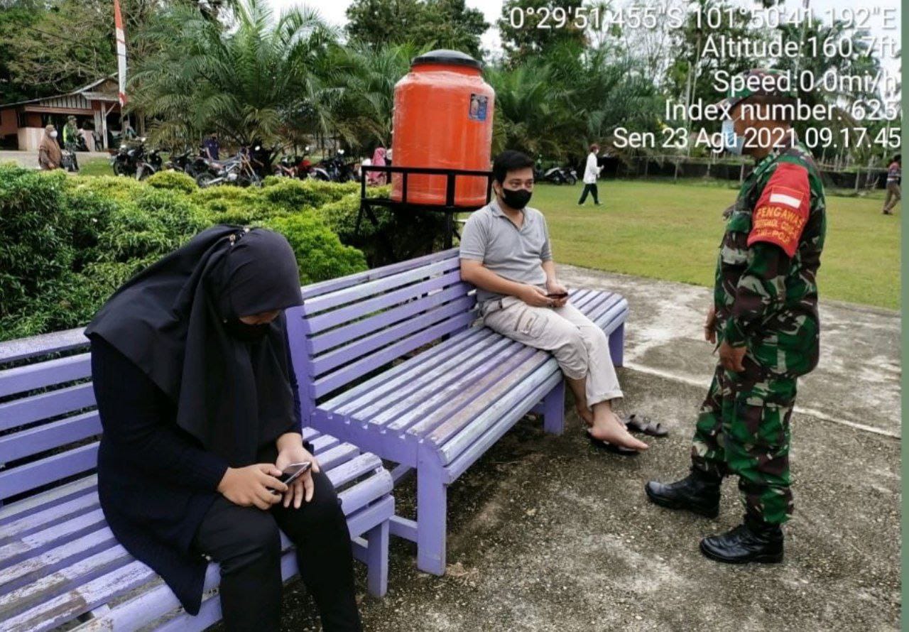 Babinsa Koramil 06/Cerenti Kodim 0302/Inhu Melaksanakan Komsos Dengan Warga Binaan Kompe Berangin