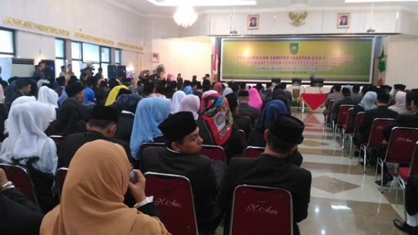 Pemprov Riau Lantik 381 Pejabat Eselon III dan IV
