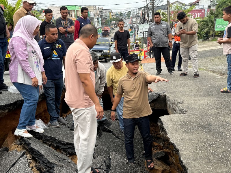 Guna Kelancaran Perbaikan, Walikota Agung Instruksikan Rekayasa Lalu Lintas di Jalan Lobak yang Amblas