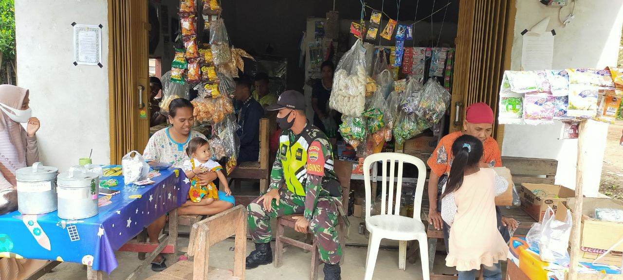 Sertu Parman Anggota Koramil 07 Kuantan Hilir Dim 0302 Inhu Komsos Dengan Masyarakat Binaan