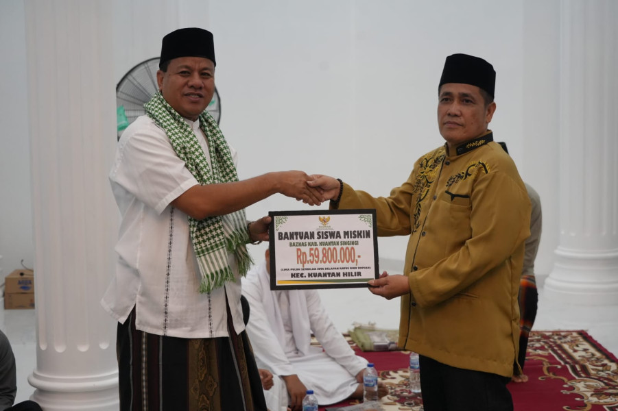 Hadiri Gerakan Subuh Berkah;  Bupati Serahkan Bantuan Jompo dan Siswa Miskin, Ajak Masyarakat Budayakan Subuh Berjamaah