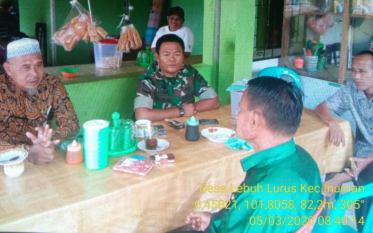 Babinsa Koramil 06/Cerenti Dim 0302/Inhu Sertu Heriyus Saputera Komsos Dengan Masyarakat Binaan. 