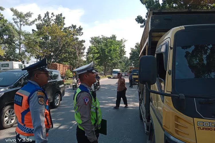 Razia Gabungan Jaring Puluhan Kendaraan Tak Layak Jalan di Pekanbaru 