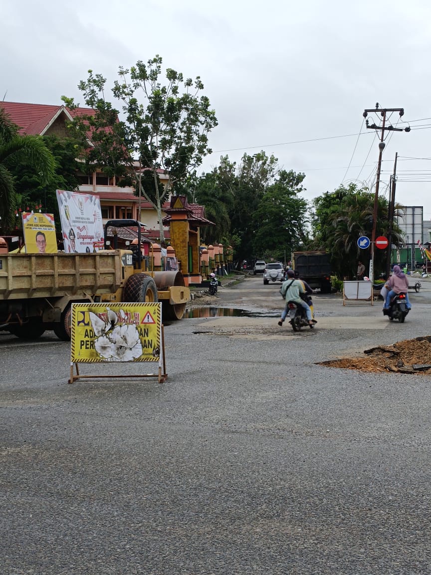 Jelang Pacu Jalur  PUPR Gesa Perbaikan Jalan Dalam Kota