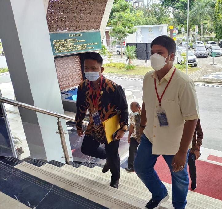 Mengaku Diperas Rp1,1 Miliar, Bupati Kuansing Laporkan Oknum Kajari ke Kajati Riau