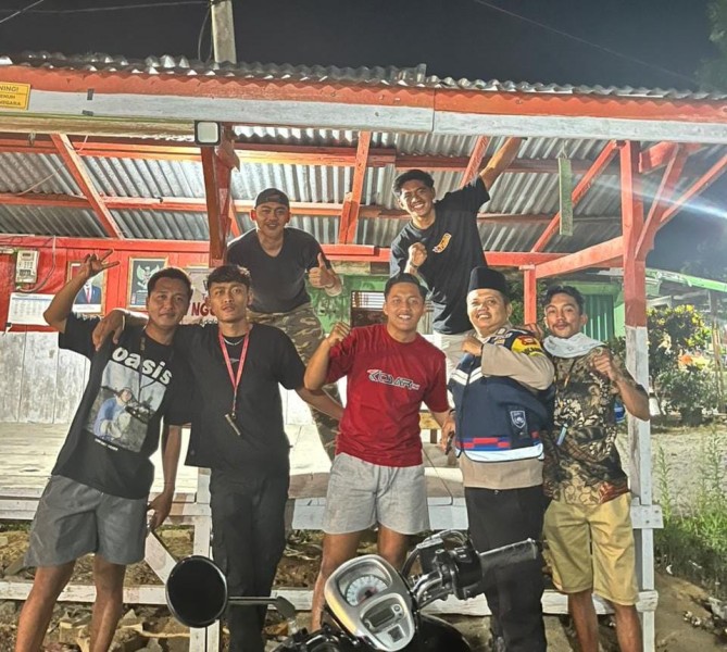 Bhabinkamtibmas dan Pemuda Desa Sungai Sirih: Jaga Kampung Menjelang Sahur