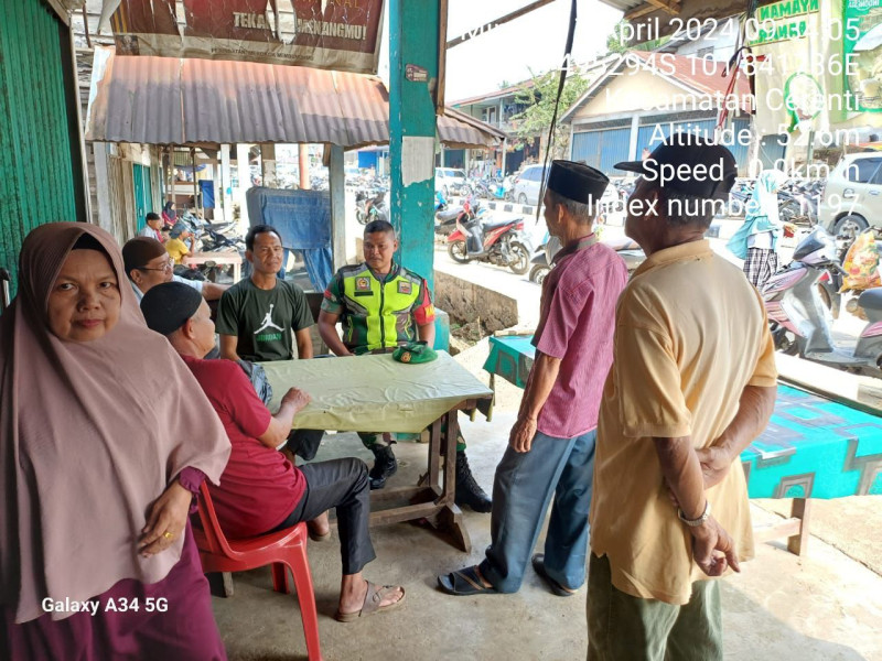 H-3 Lebaran, Babinsa Koramil 06/Cerenti Kodim 0302/Inhu Laksanakan Komsos Di Desa Kompe Berangin 