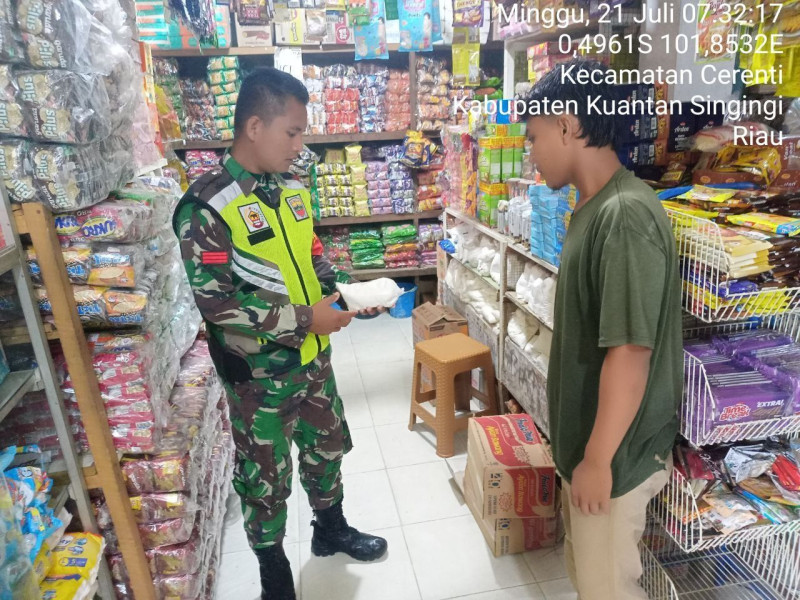 Babinsa Koramil 06/Cerenti Kodim 0302/Inhu Pastikan Harga Sembako Stabil Babinsa Cek Harga Sembako di Desa Pesikaian Kecamatan Cerenti 
