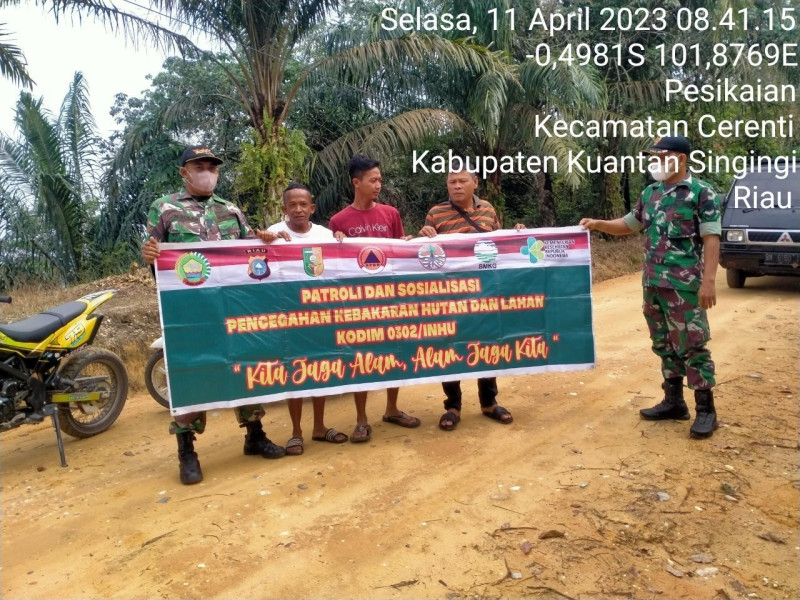 Walaupun di Bulan Ramadhan Babinsa Koramil 06/Cerenti Kodim 0302/Inhu Laksanakan Patroli Untuk Cegah Bahaya Kebakaran Hutan Dan Lahan