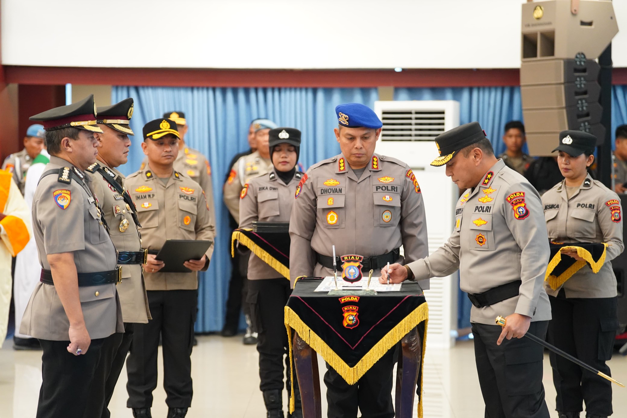 Irjen Herry Heryawan Lantik Sejumlah Pejabat Baru di Polda Riau