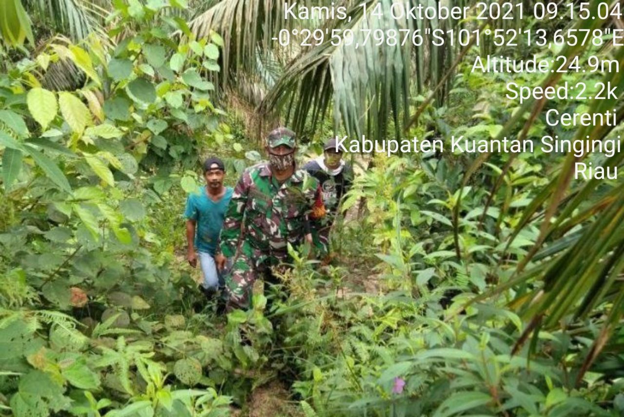 Babinsa Koramil 06/ Cerenti Dim 0302/ Inhu Laksanakan Patroli Dan Sosialisasi Kepada Masyarakat di Ketaping Jaya