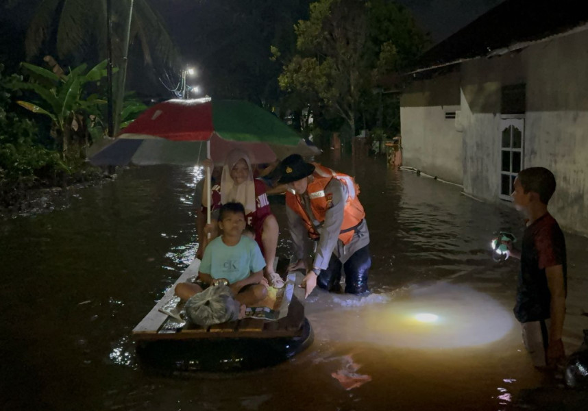 Polda Riau Siaga Penuh Bantu Korban Banjir di Pekanbaru dan Daerah Lainnya