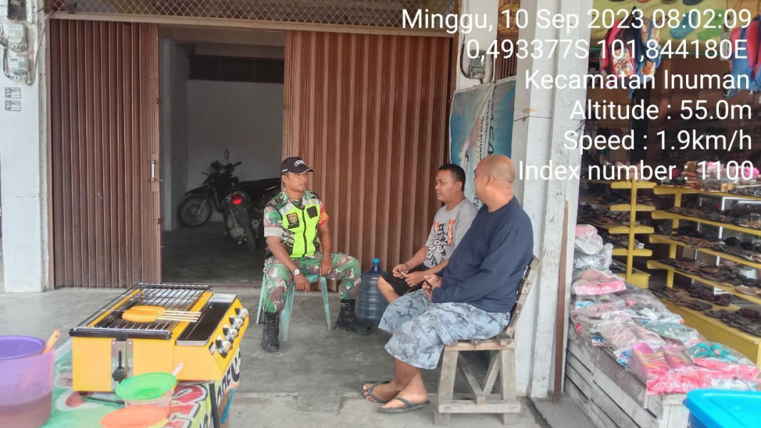 Di Desa Tanjung Medan Kecamatan Cerenti Babinsa Koramil 06/Cerenti Kodim 0302/Inhu Lakukan Komsos Di Kampung Pancasila