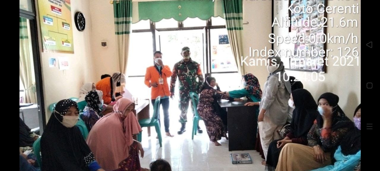 Babinsa Koramil 06/Cerenti Dim 0302/Inhu Mendampingi Posbindu 