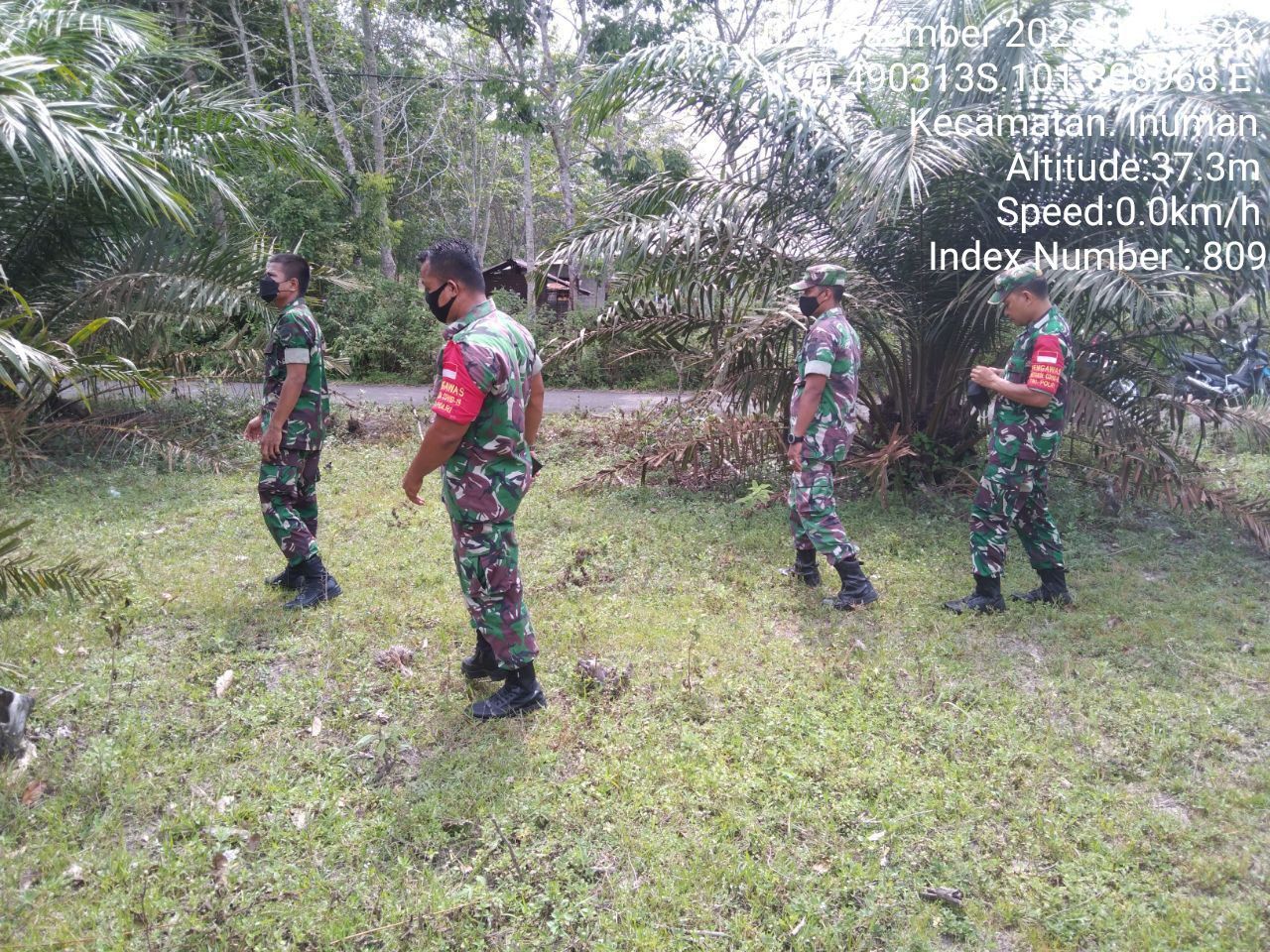 Babinsa Koramil 06/Cerenti Kodim 0302/Inhu Laksanakan Patroli Untuk Cegah Kebakaran Hutan Dan Lahan di Pulau Busuk Jaya Kecamatan Inuman 