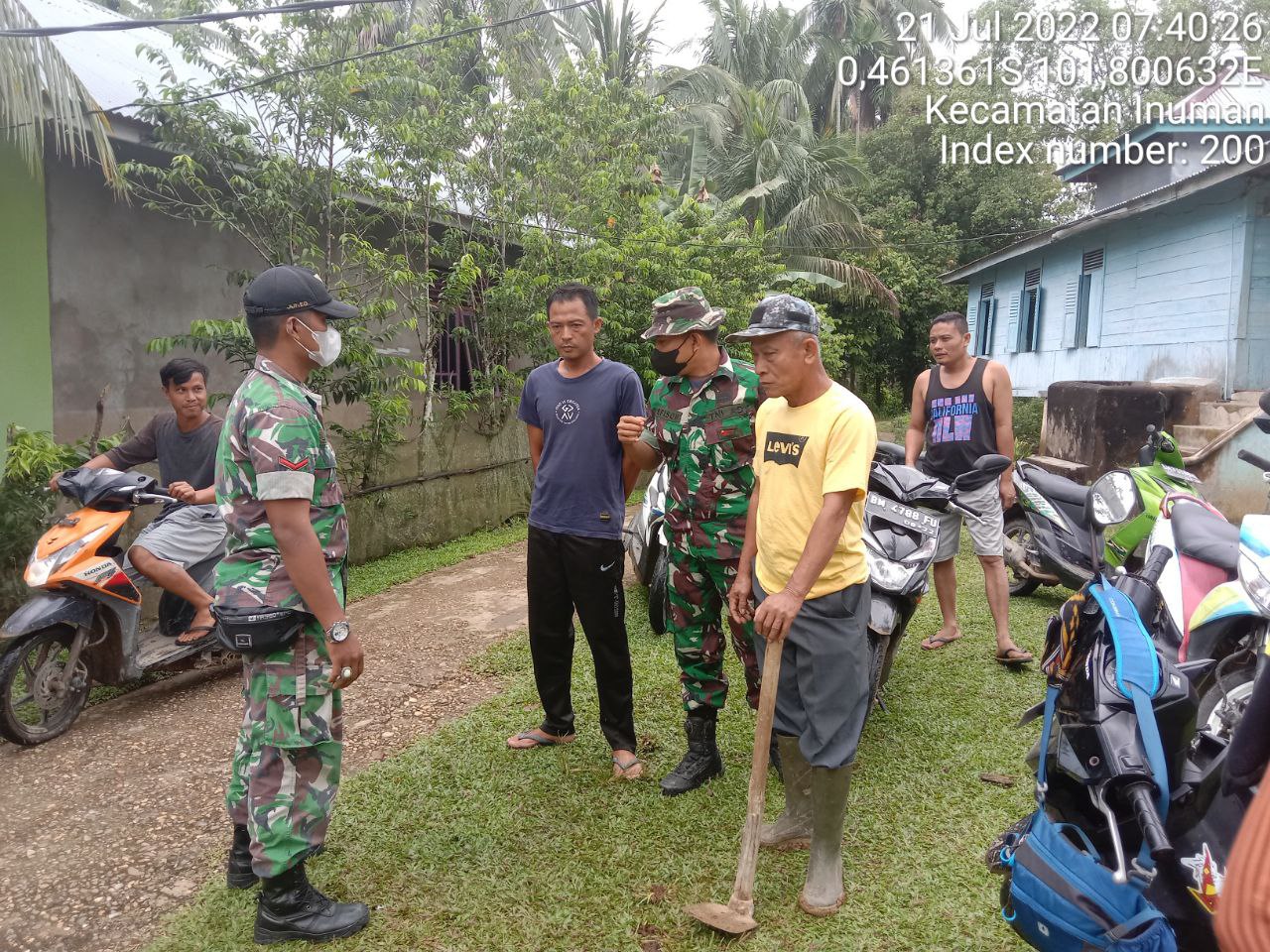 Babinsa Koramil 06/Cerenti Kodim 0302/Inhu  Berikan Sosialisasi Serta Himbauan Kepada Warga Agar Patuhi Prokes Covid-19 di Pulau Sipan