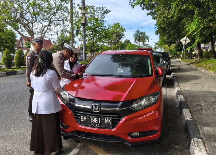 Puluhan Kendaraan Ditindak Ditlantas Polda Riau di Depan RSUD Arifin Achmad