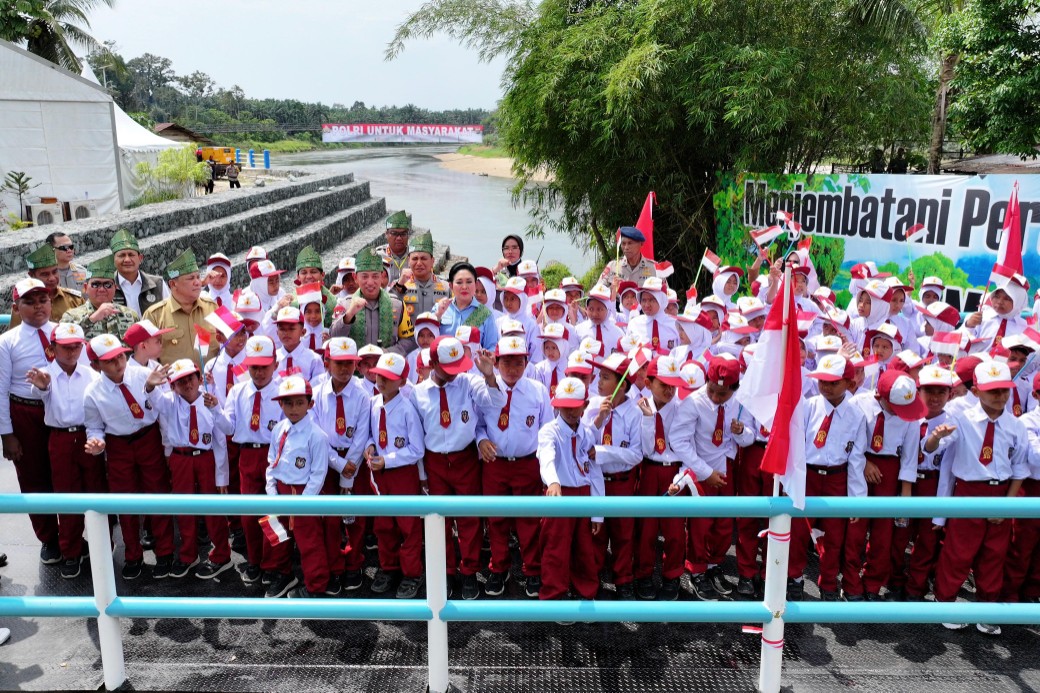 Dorong Akses Pendidikan dan Ekonomi Desa, DPR RI Apresiasi Polri Bangun 110 Jembatan di Riau