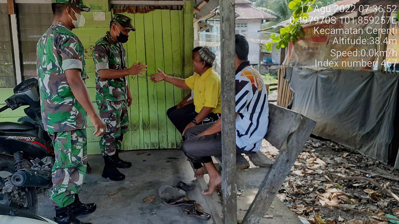 Didesa Kampung Baru Timur Babinsa Koramil 06/Cerenti Kodim 0302/Inhu  Berikan Sosialisasi Serta Himbauan Kepada Warga Agar Patuhi Prokes Covid-19