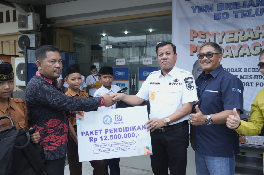 Terima Bantuan Gerobak Dari  BRI  Pelaku UMKM Apresiasi Komitmen Bupati Kuansing