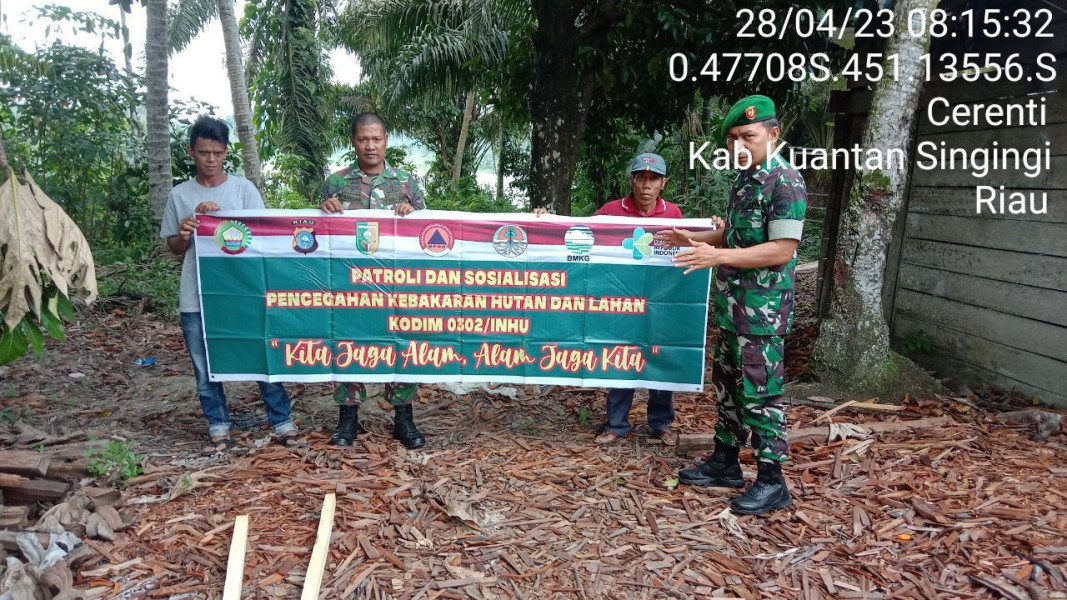 Tingkatkan Terus Pengawasan Karlahut Babinsa Koramil 06/ Cerenti Dim 0302/ Inhu,Sertu Edison Bersama Anggota Lainnya Laksanakan Patroli dan Sosialisasi Kepada Masyarakat