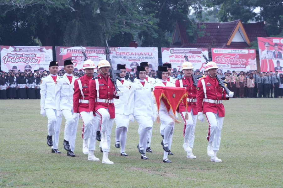 Pengibaran Bendera HUT RI 78 di Kuansing Sukses, Suhardiman Amby : Program Layanan Cepat di Mulai
