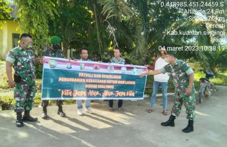 Babinsa Koramil 06/Cerenti Kodim 0302/Inhu Tingkatkan Pengawasan Karlahut Melaksanakan Patroli dan Sosialisasi Kepada Masyarakat di Desa Tanjung Medan Kecamatan Cerenti 