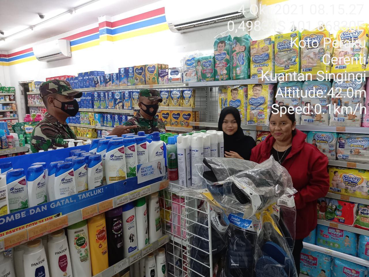 Babinsa Koramil 06/Cerenti Kodim 0302 Inhu Ajak Warga Patuhi Protokol Kesehatan di Kelurahan Koto Peraku