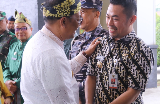 Pj Wako Pekanbaru Sambut Kedatangan Pj Gubri Rahman Hadi di Bandara SSK II