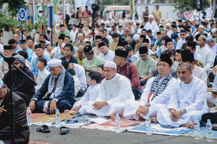 Wali Kota Pekanbaru Serukan Semangat Kebersamaan dalam Shalat Idul Fitri Bersama Warga