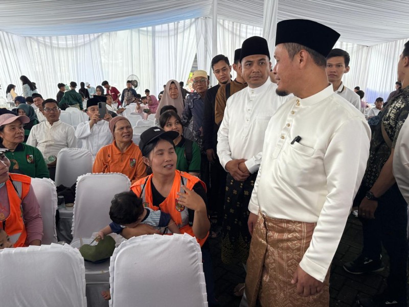 Hari Pertama Idul Fitri, Wali Kota Pekanbaru Ajak Ribuan Warga dan Petugas Kebersihan Bersilaturahmi