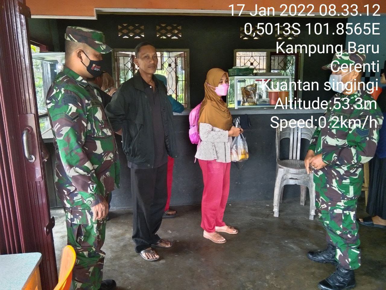 Babinsa Koramil 06/Cerenti Kodim 0302/Inhu Gelar Penegakkan Disiplin Protokol Kesehatan Wajib Pakai Masker di Kampung Baru dan Kelurahan Koto Peraku Kecamatan Cerenti