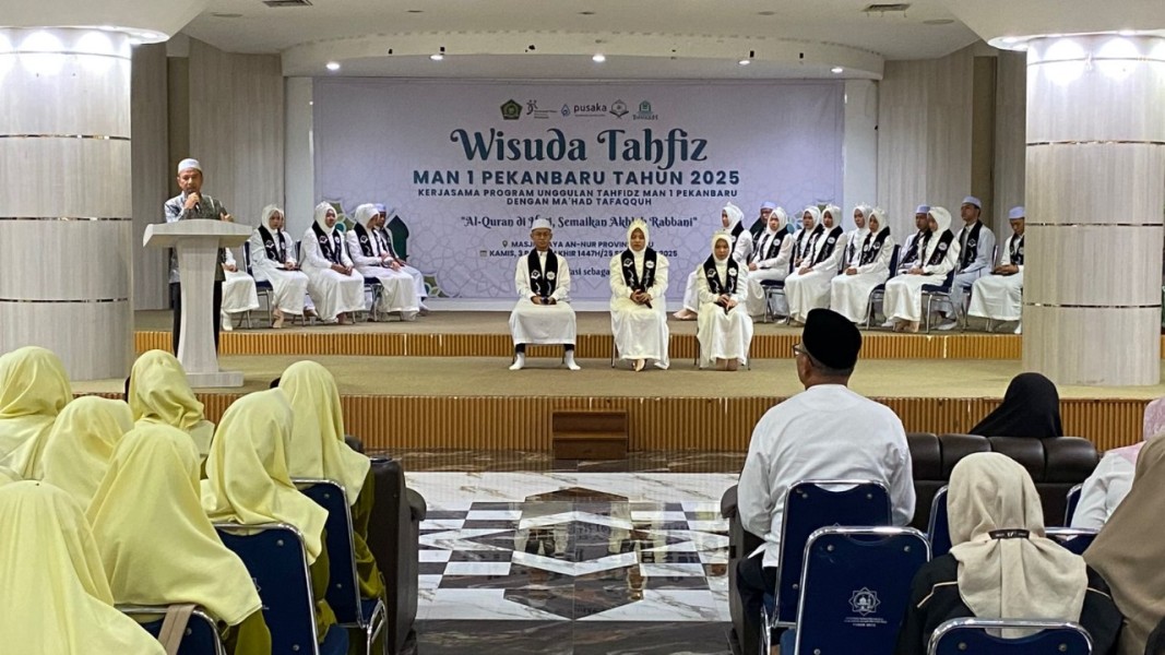 MAN 1 Pekanbaru Gelar Wisuda Tahfidz Angkatan I, 21 Siswa Raih Predikat Hafiz Quran