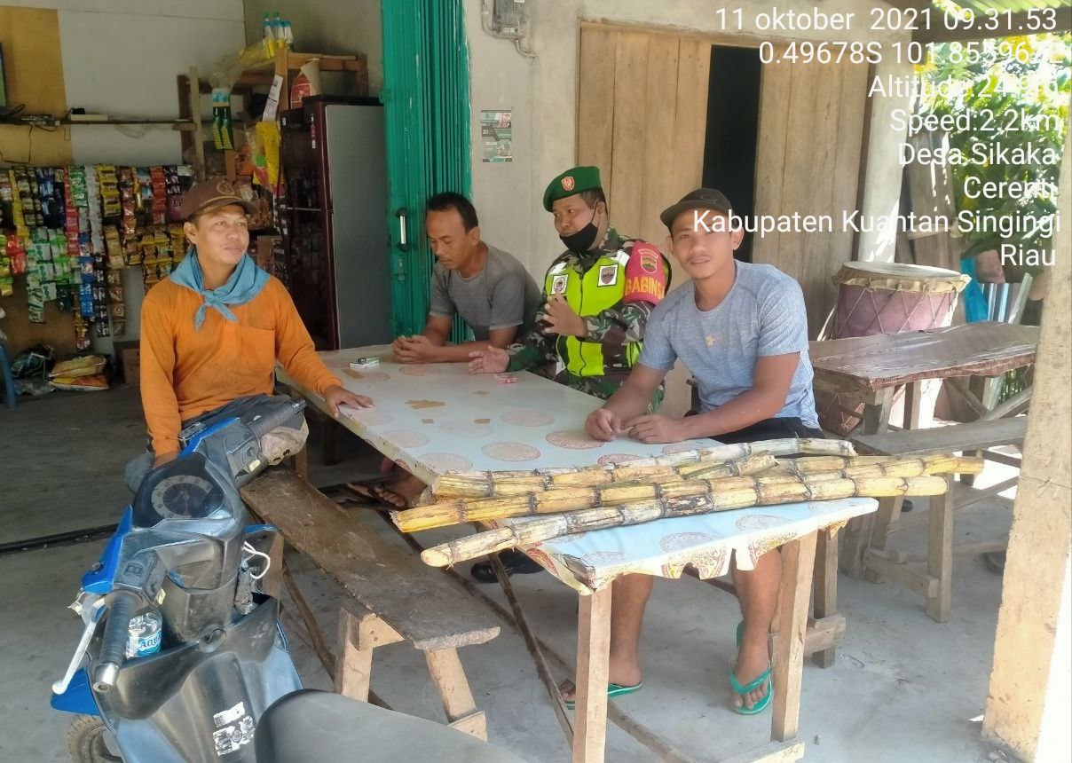 Babinsa Koramil 06/Cerenti Kodim 0302/Inhu,Serda Dumen Siregar Melaksanakan Komsos Dengan Warga Binaan