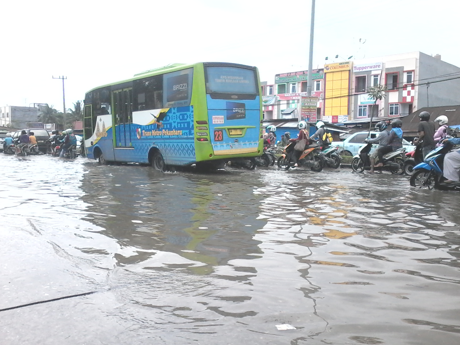 Banjir di Subrantas, Banyak Kendaraan Mogok