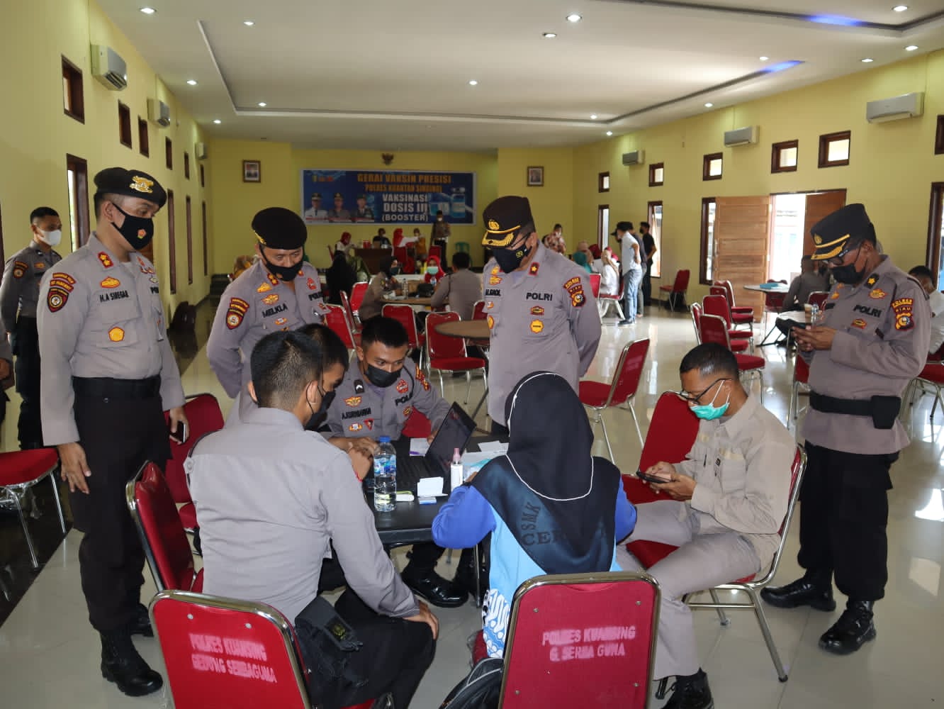 Gerai Vaksin Presisi Booster Dosis 3 TNI Polri dan Pemda Kuansing Di Gedung Sat Lantas Polres Kuansing