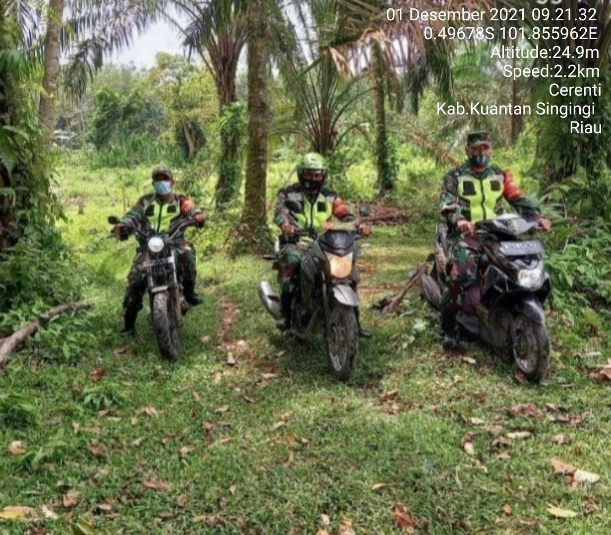 Anggota Koramil 06/Cerenti Kodim 0302/Inhu Terus  Sosialisasikan Dan Patroli Tentang Bahaya Karhutla Di Wilayah Binaan