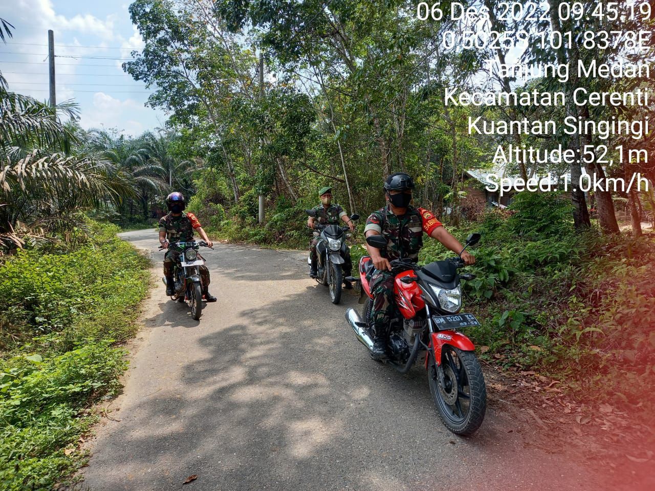 Babinsa Koramil 06/Cerenti Kodim 0302/Inhu Rutin Patroli Dan  Sosialisasi Karhutla Untuk Pencegahan Karhutla Diwilayah Desa Tanjung Medan Kecamatan Cerenti Kabupaten Kuansing