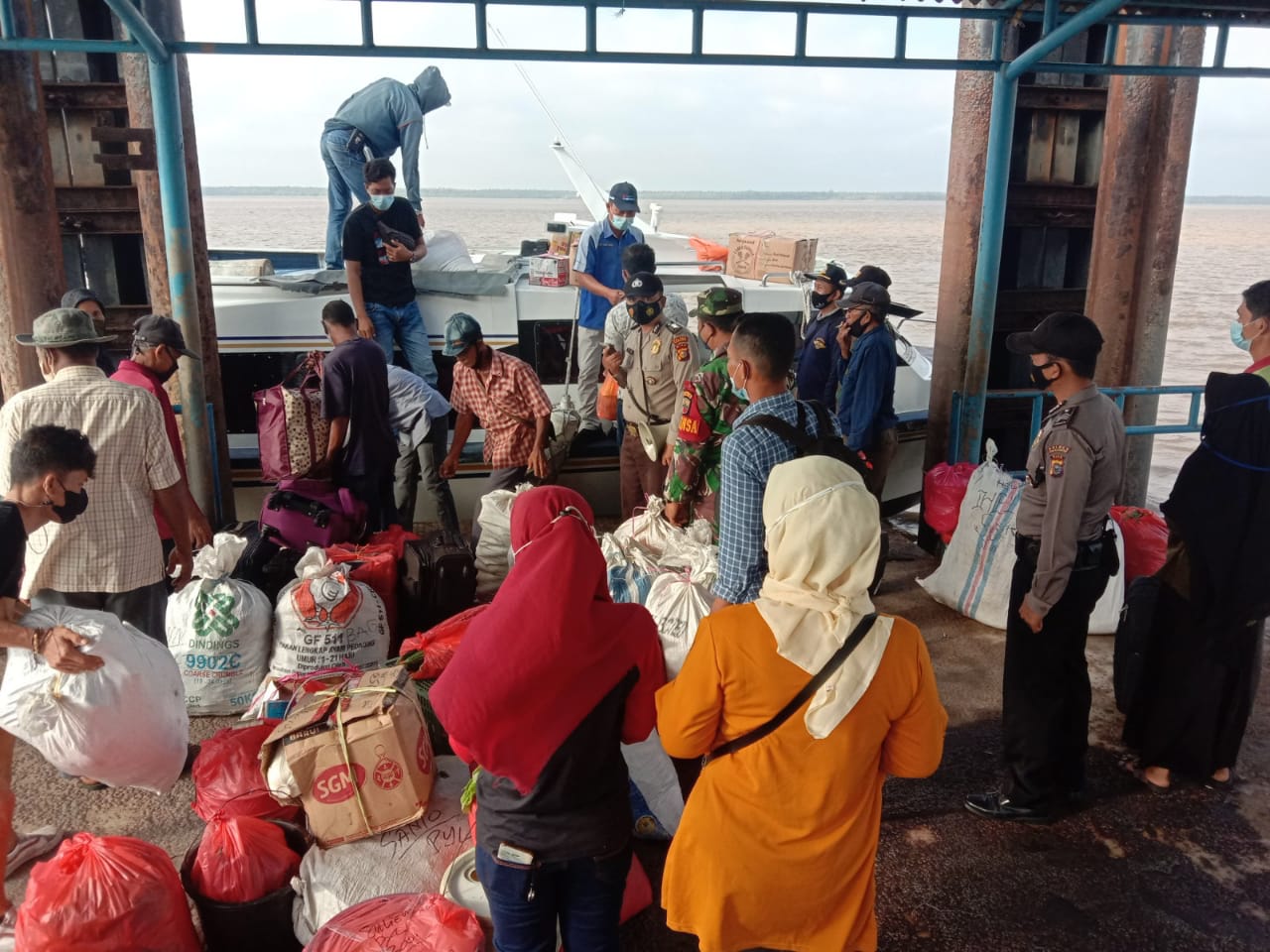 Keramaian di Pelabuhan Penyalai Dipantau Polsek Kuala Kampar