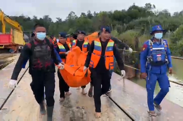 Tim SAR Temukan Enam Korban Lagi, Total 12 MD dalam Kecelakaan Truk di Sungai Segati