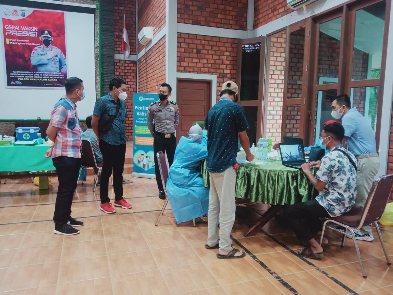 Polsek Pangkalan Kuras Kembali Awasi Pelaksanaan Vaksin Karyawan PT Surya Bratasena Plantation