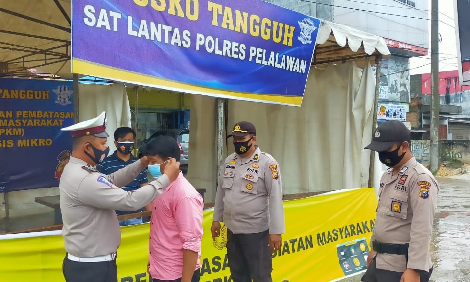 Polsek Pangkalan Kerinci Gelar Giat PPKM di Pos Pantau Mandiri Swalayan